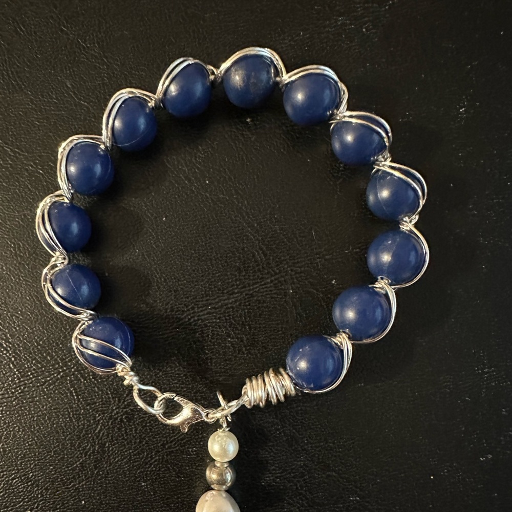 7 & 1/2 “ wire bracket blue with silver cross